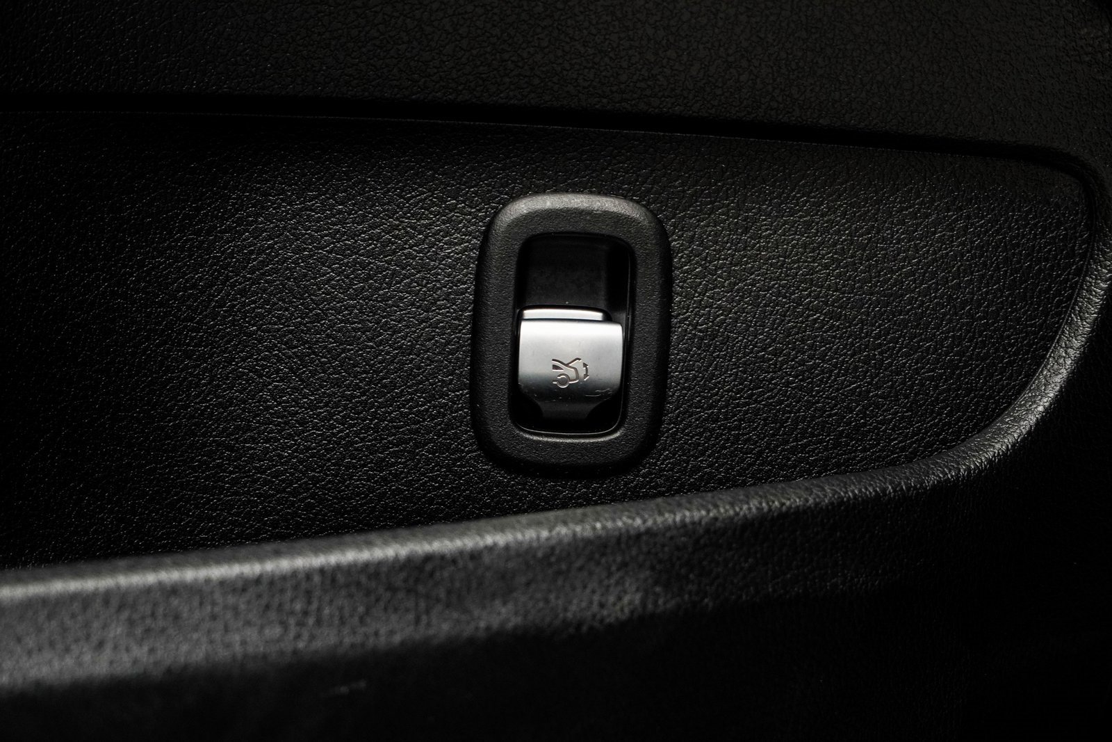 Used 2024 Mercedes-Benz C 300 Sedan image 31