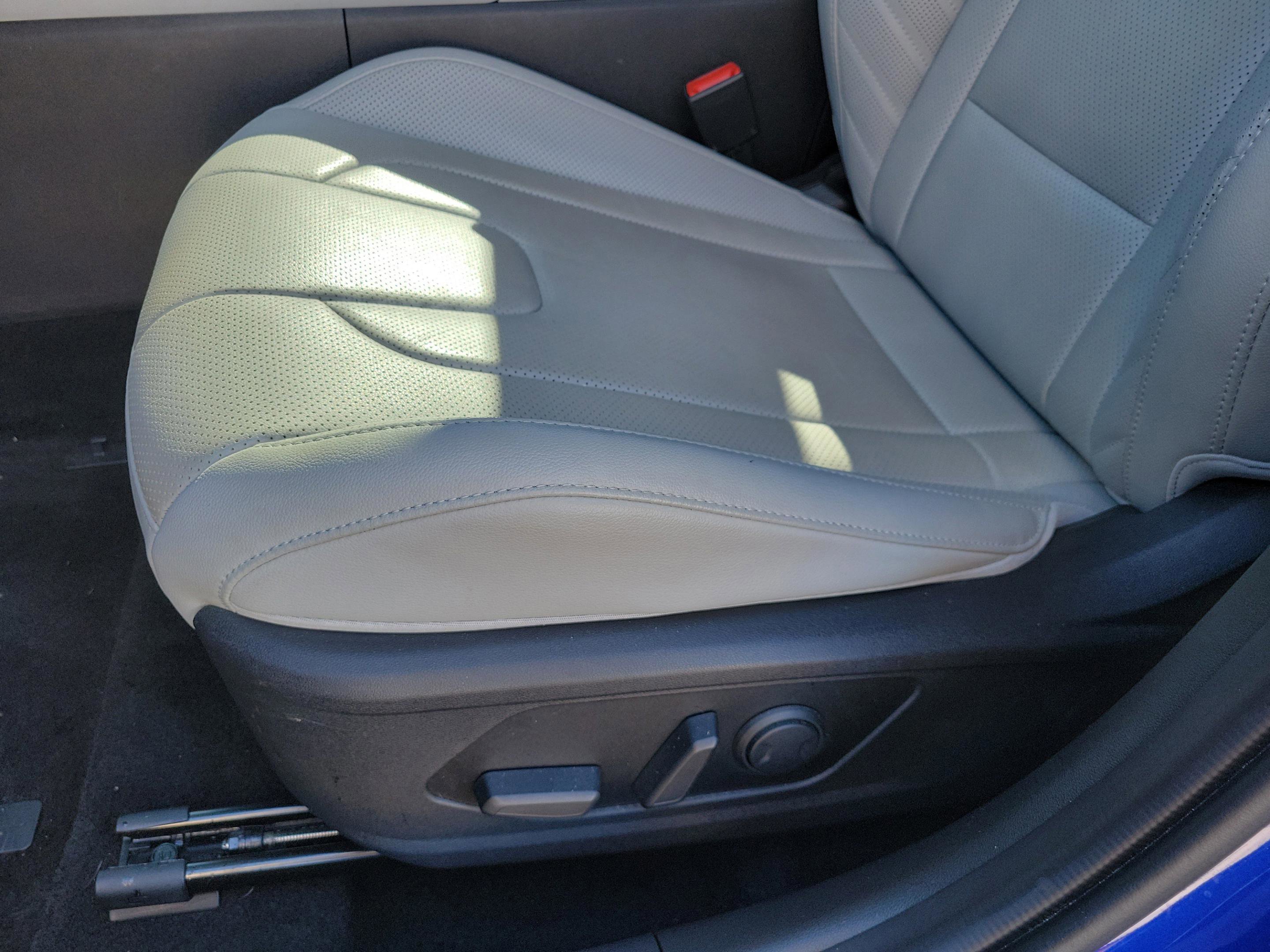 Used 2023 Hyundai Elantra Limited image 15