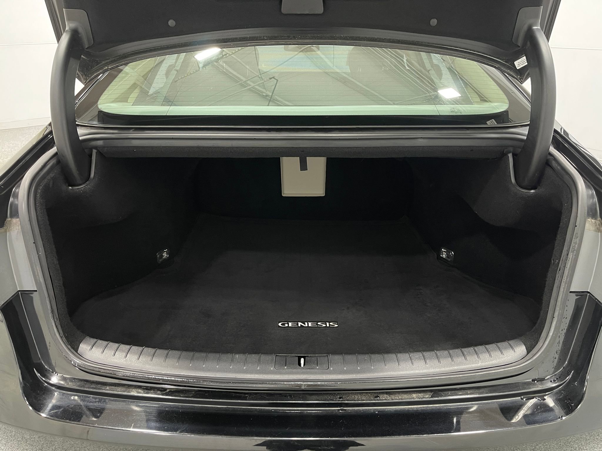 Used 2017 Genesis G80 3.8 w/ Option Group 03 image 26