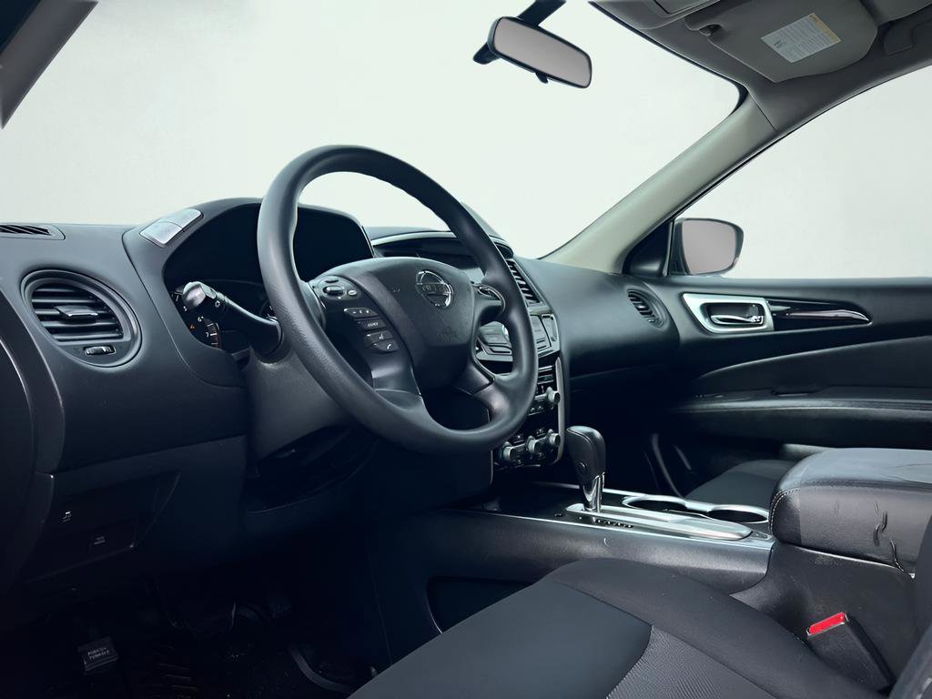 Used 2019 Nissan Pathfinder S image 2