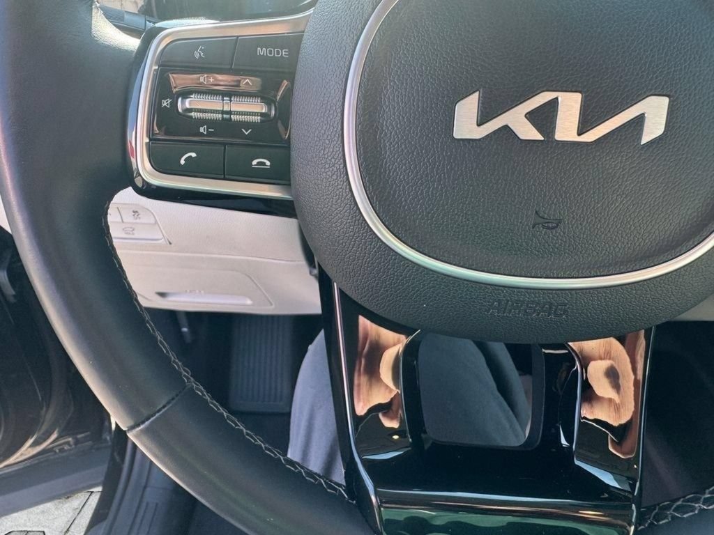 Certified 2023 Kia Sorento SX Prestige AWD/4WD image 24