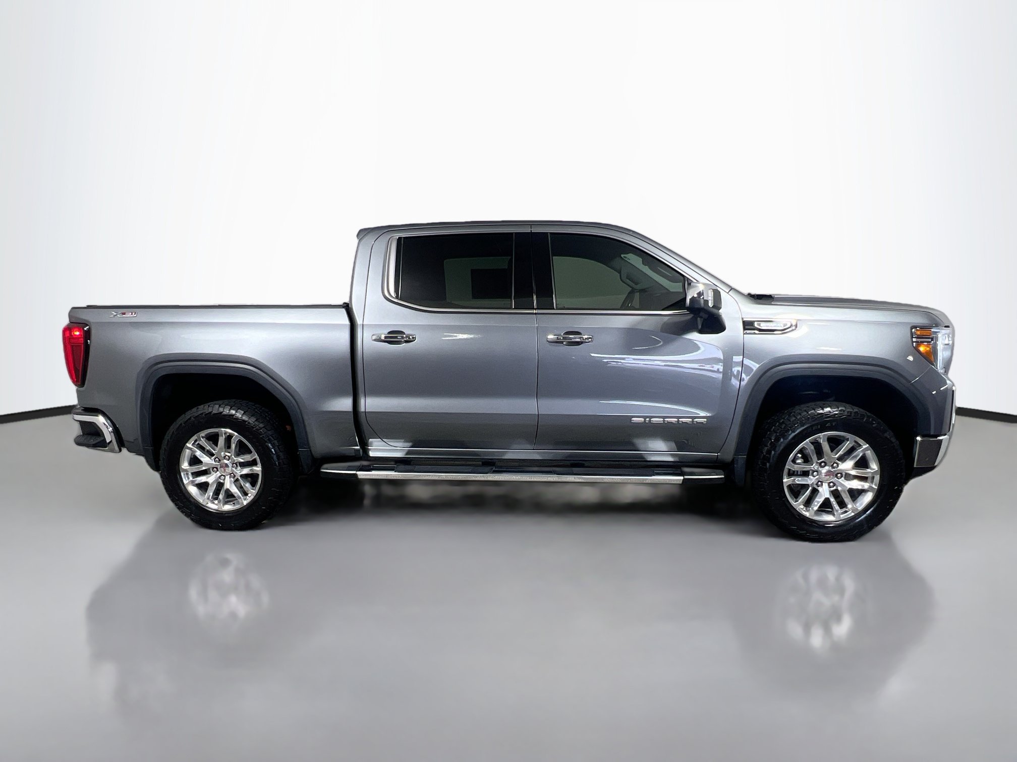 Used 2022 GMC Sierra 1500 SLT w/ SLT Premium Plus Package AWD/4WD image 3