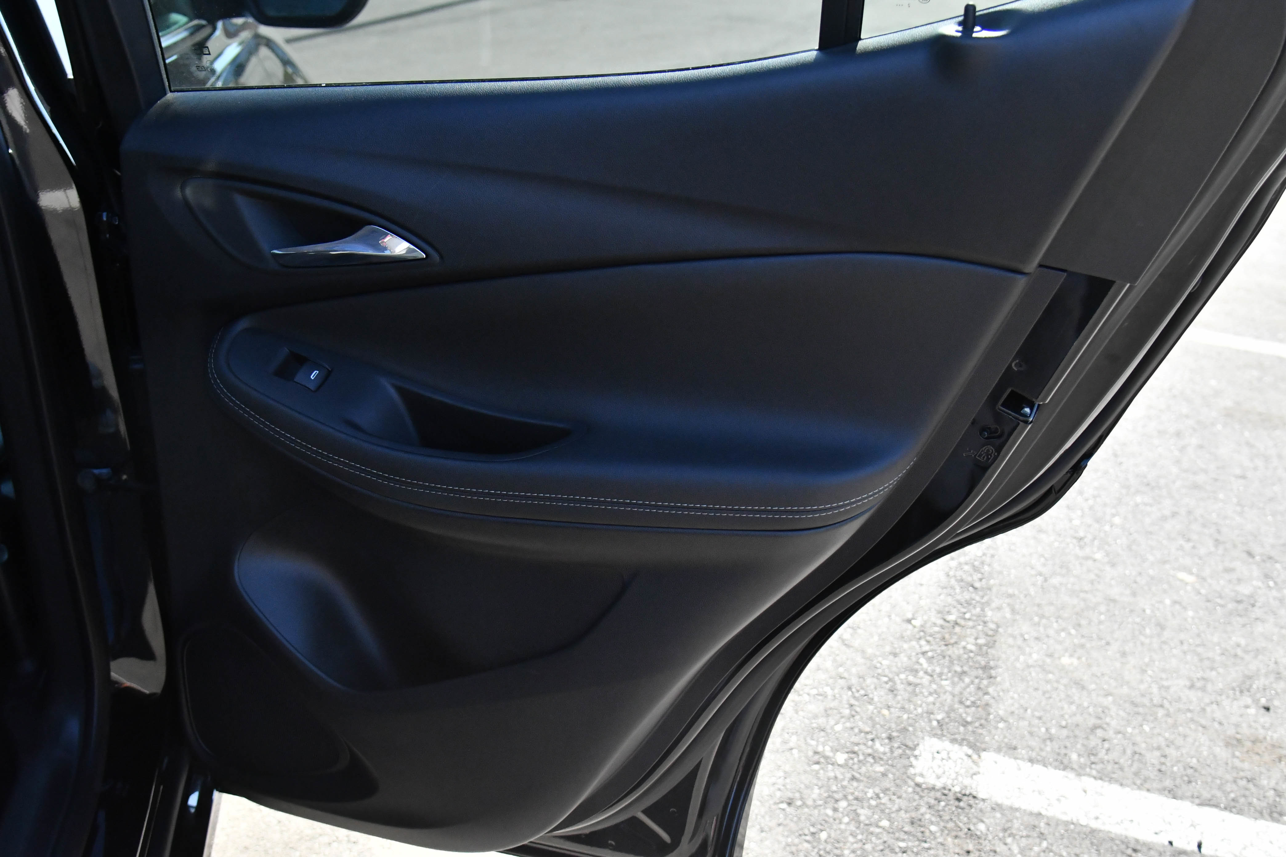 Used 2023 Buick Encore GX Select w/ Sport Touring Package image 37