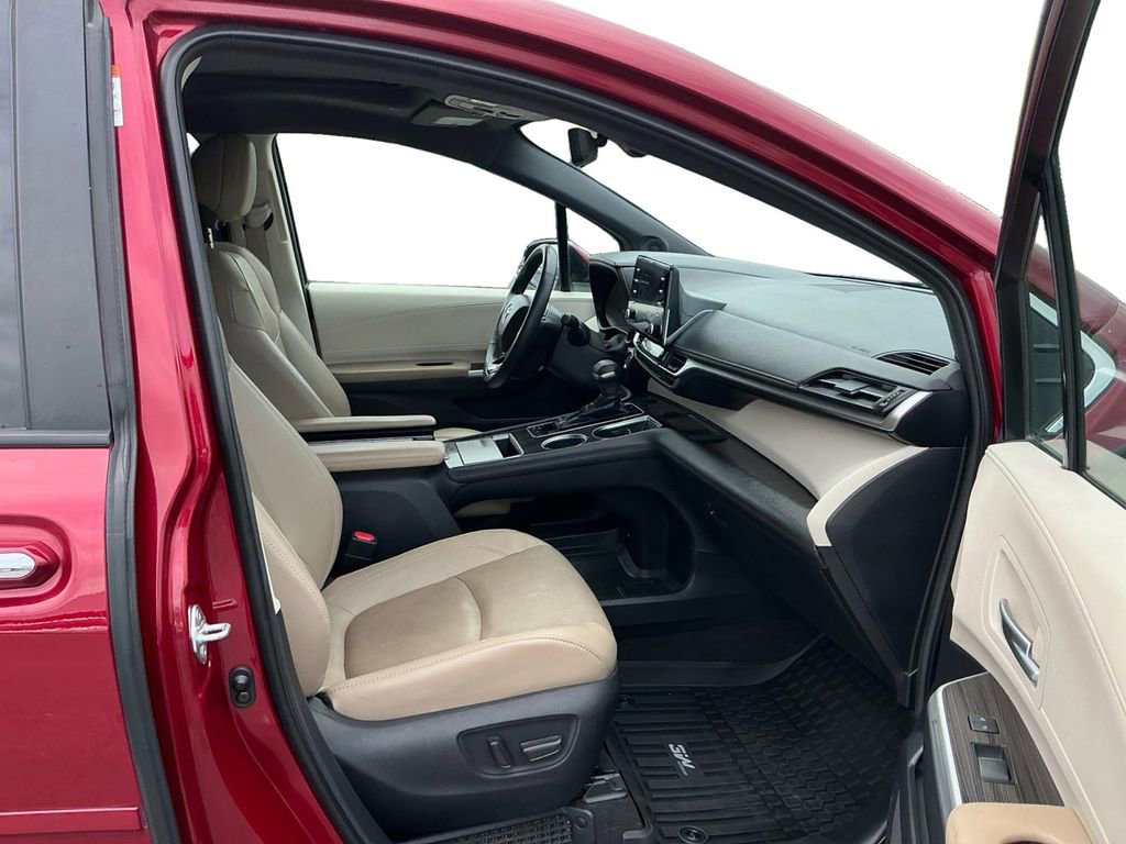 Used 2021 Toyota Sienna Limited image 22