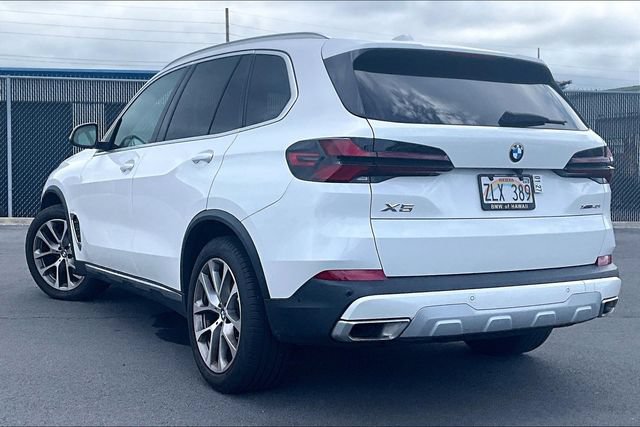 Used 2024 BMW X5 xDrive40i w/ Parking Assistance Package AWD/4WD image 11