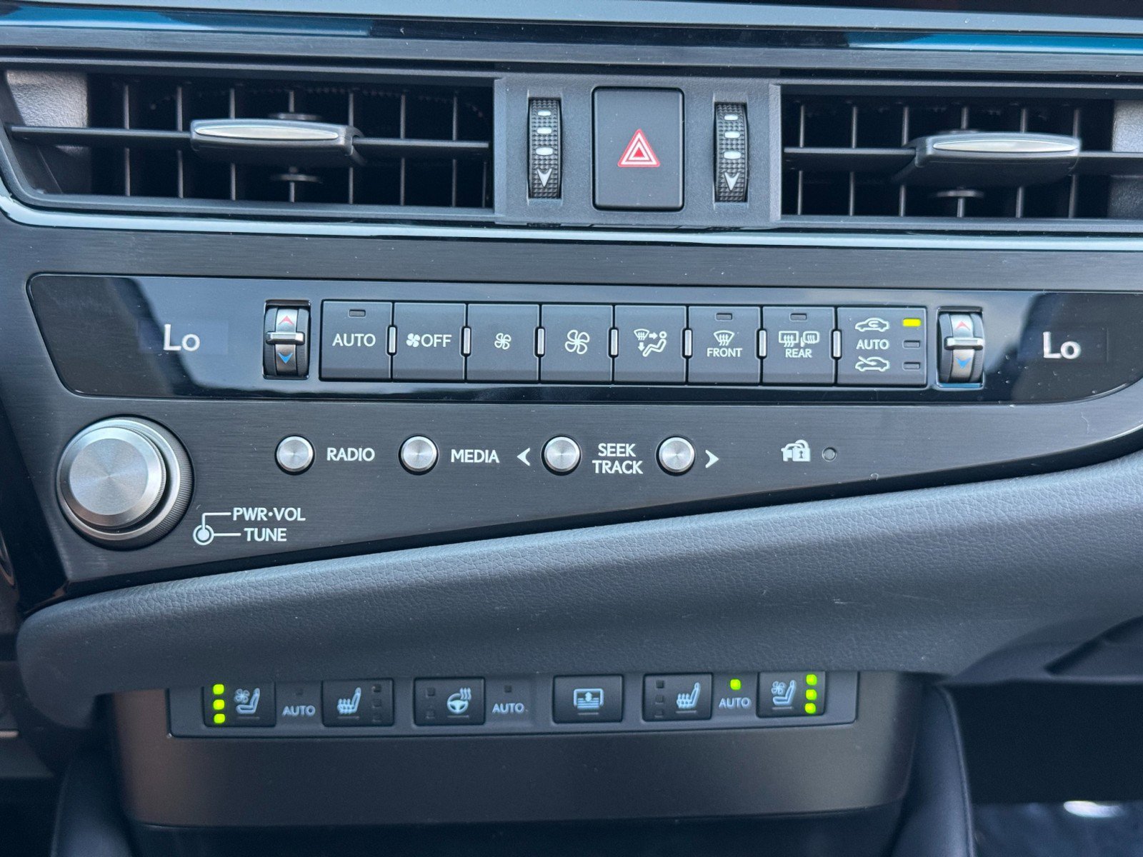 Used 2025 Lexus ES 350 Ultra Luxury w/ Accessory Package (Z1) image 33
