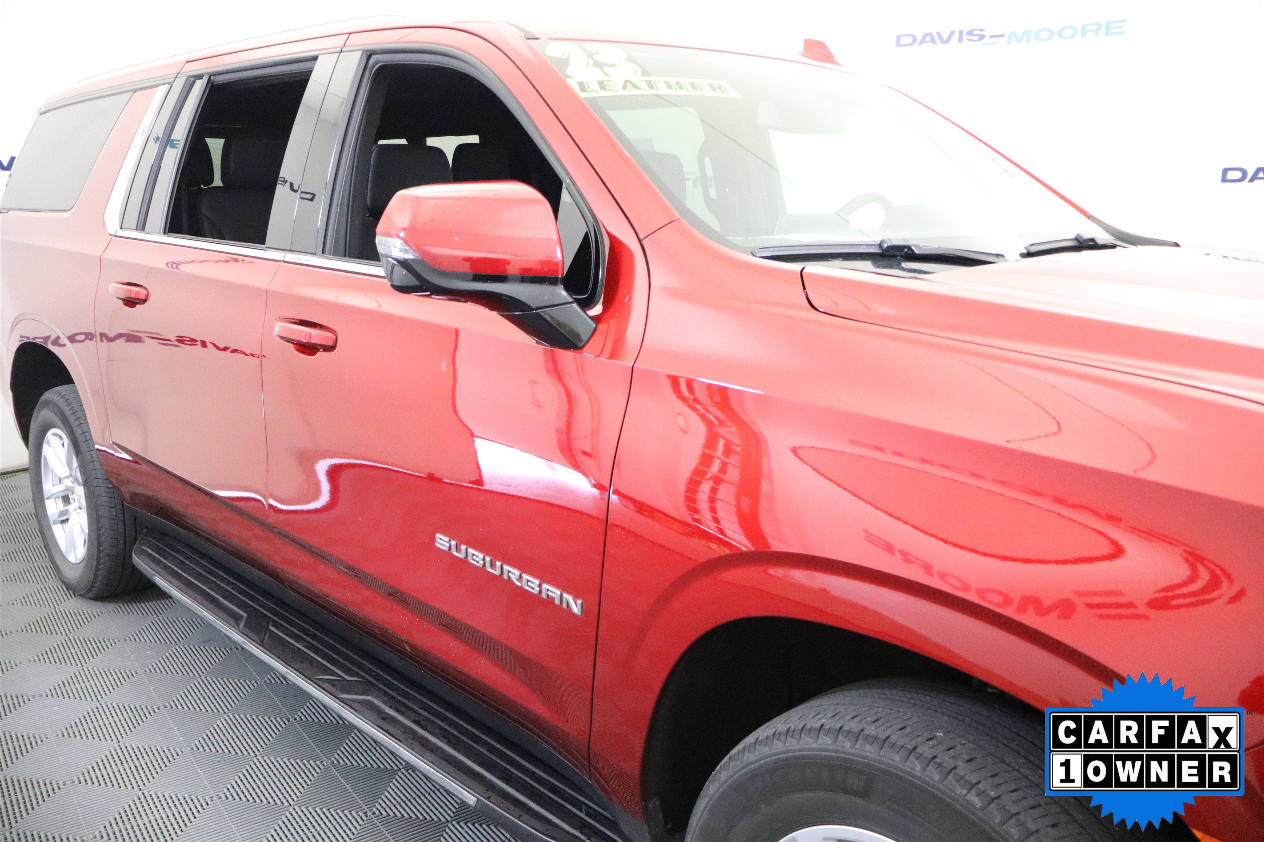 Used 2023 Chevrolet Suburban LT w/ Luxury Package AWD/4WD image 4