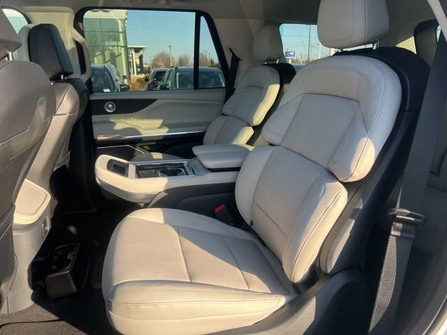 New 2026 Lincoln Navigator Reserve w/ Jet Appearance Package image 8