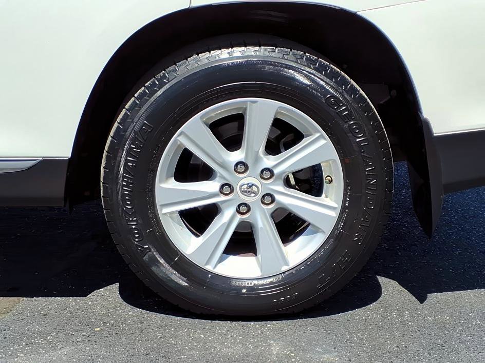 Used 2011 Toyota Highlander SE w/ Tow Pkg FWD image 9