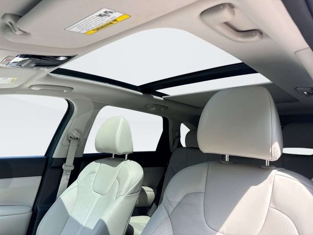 Used 2025 Kia Sorento S w/ Panoramic Sunroof Package FWD image 16