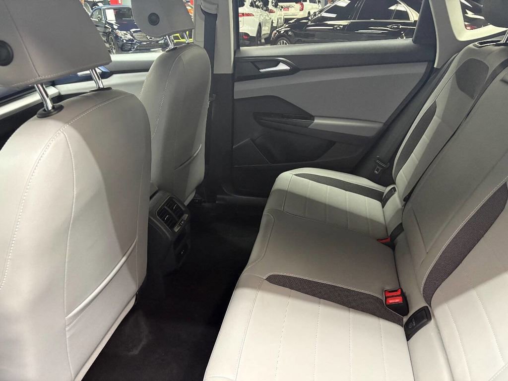 Used 2022 Volkswagen Taos SE FWD image 31