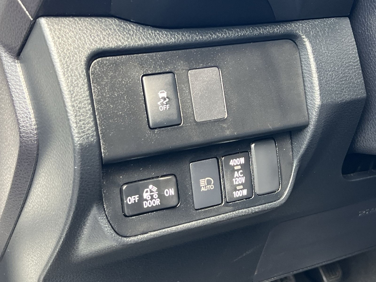 Used 2020 Toyota Tacoma TRD Off-Road w/ Technology Package AWD/4WD image 36