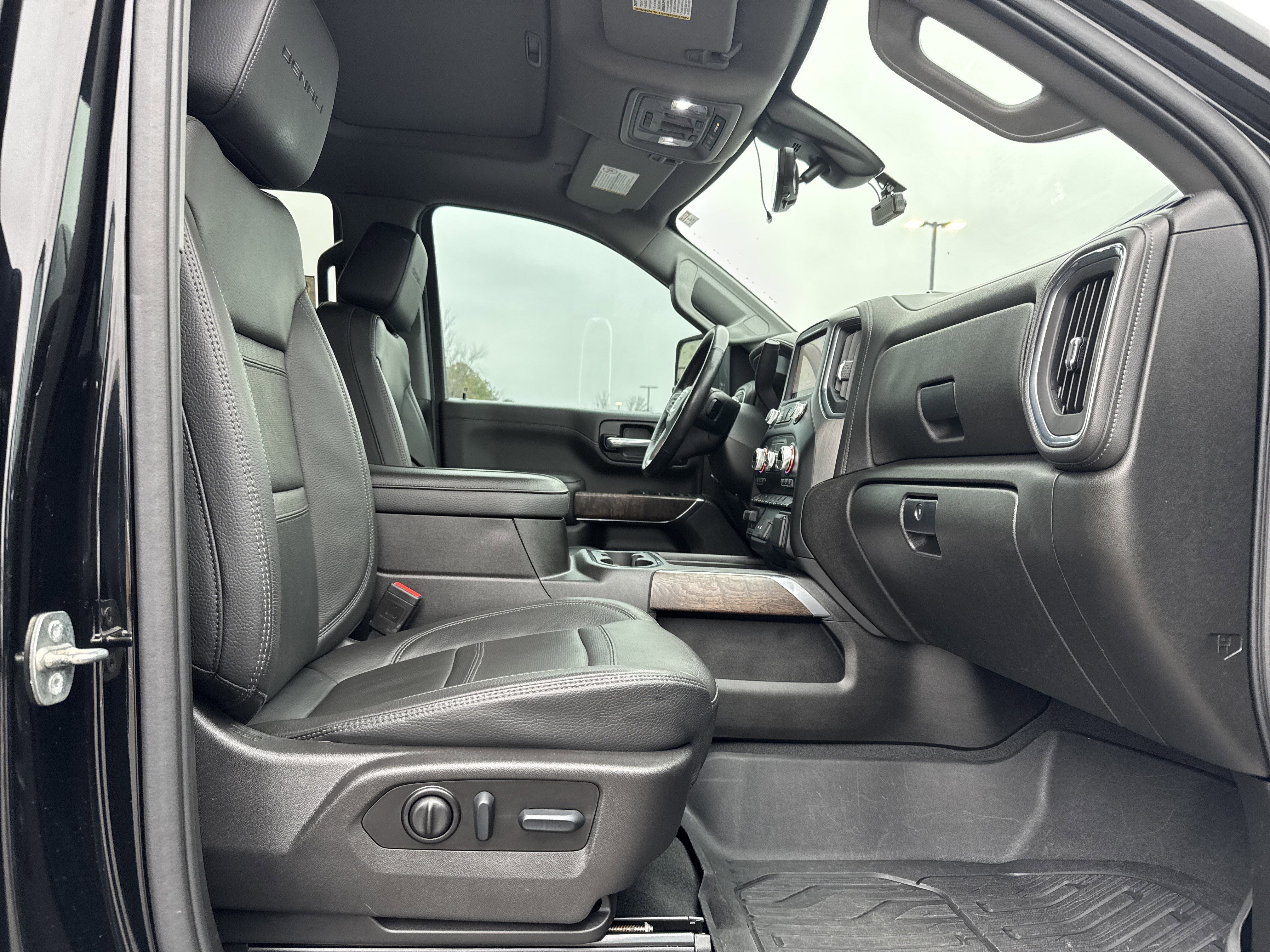 Used 2023 GMC Sierra 3500 Denali w/ Denali Ultimate Package image 32