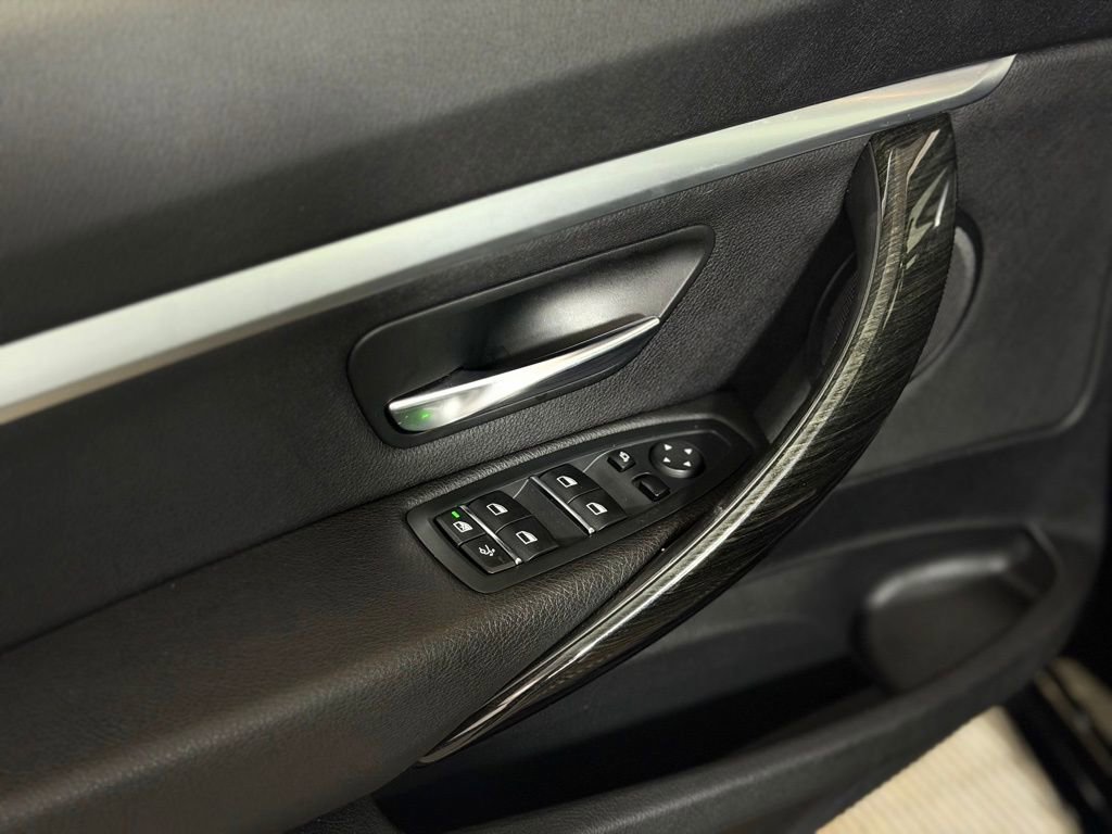 Used 2019 BMW 330i Gran Turismo xDrive image 22