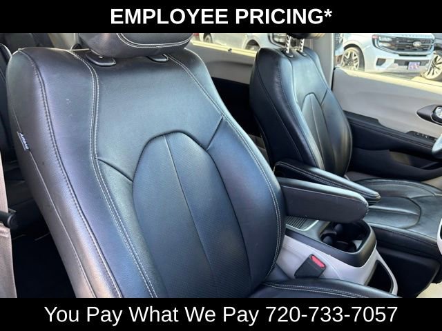 Used 2022 Chrysler Pacifica Touring-L FWD image 23