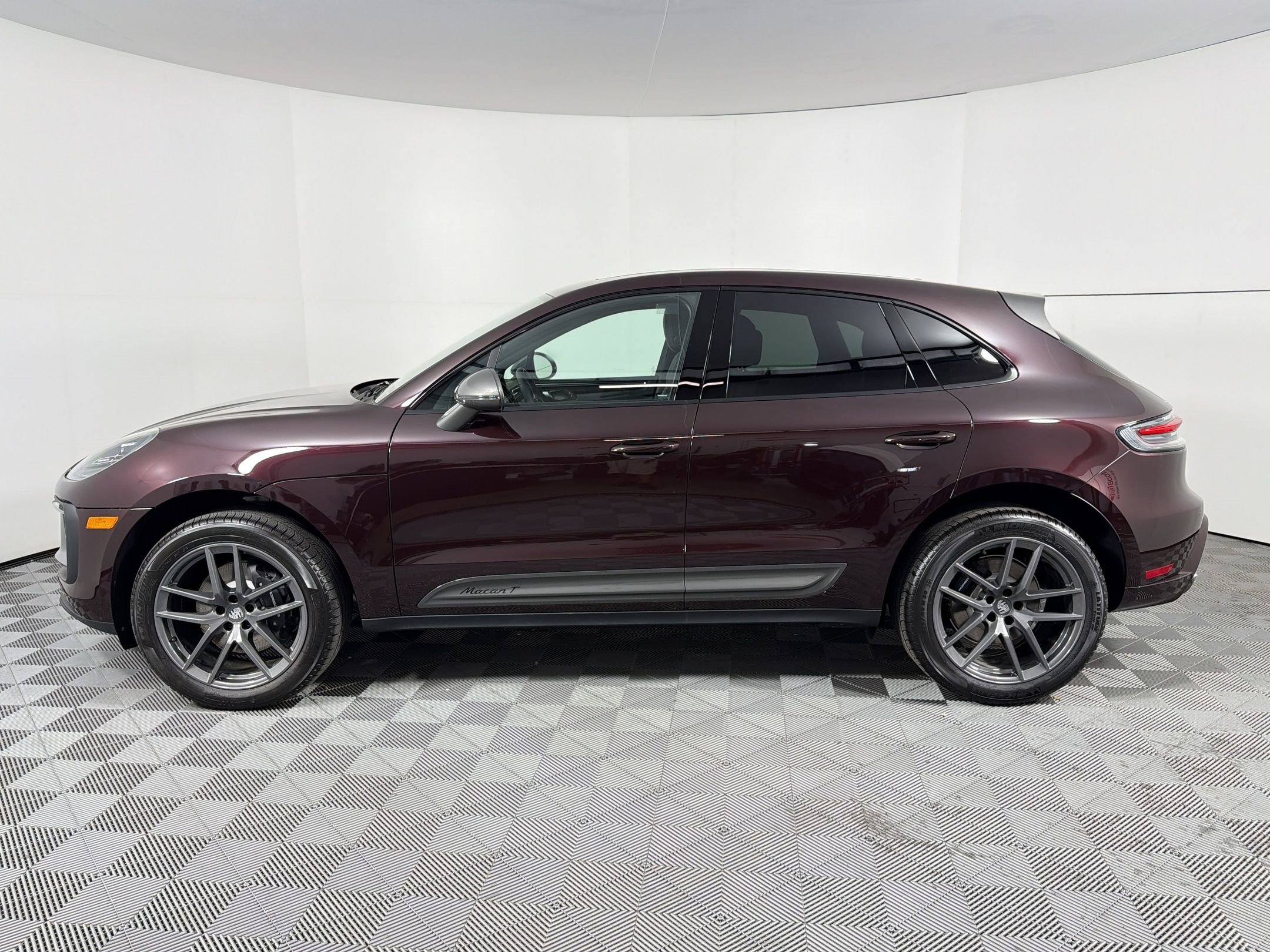 Used 2026 Porsche Macan Turbo AWD/4WD image 2