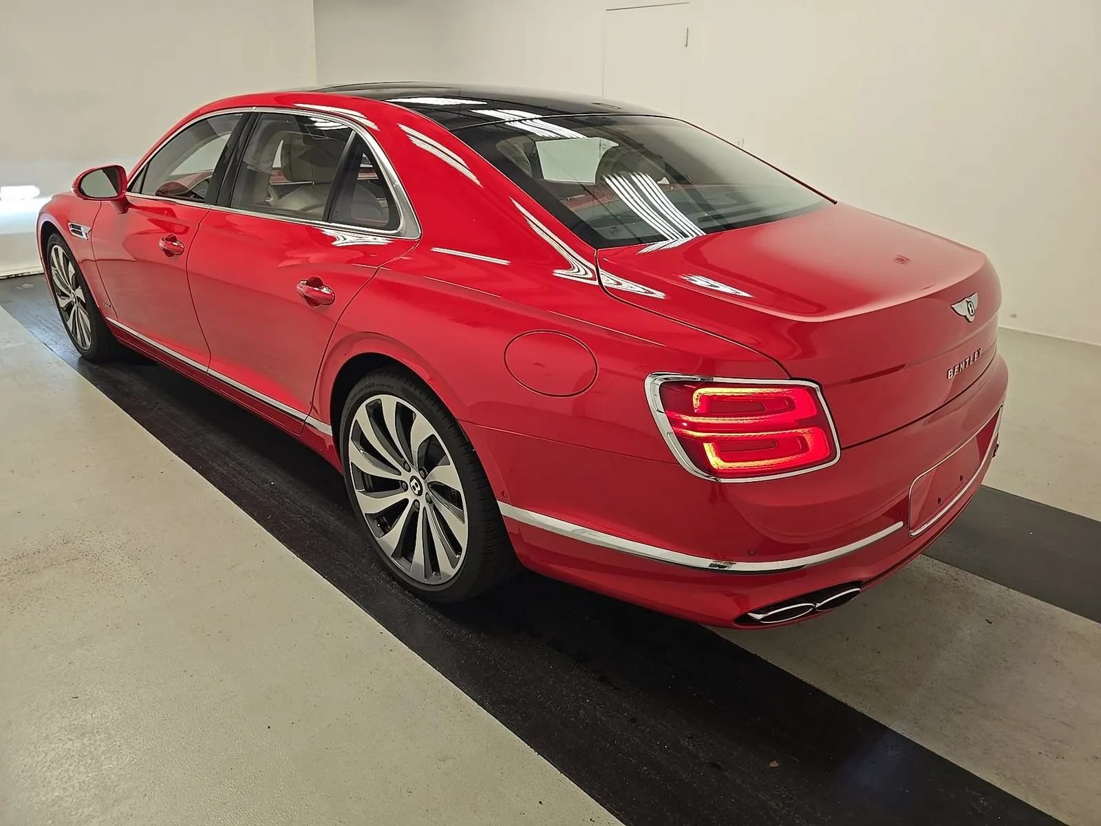 Used 2022 Bentley Flying Spur Plug-In Hybrid AWD/4WD image 12