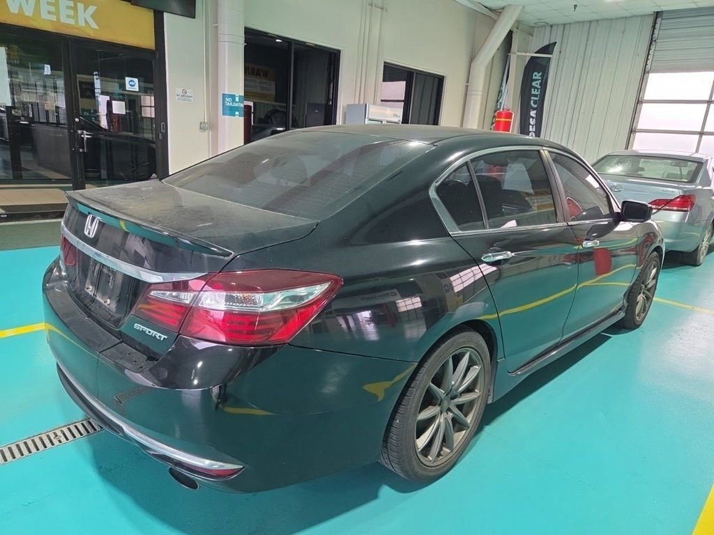 Used 2017 Honda Accord Sport image 5