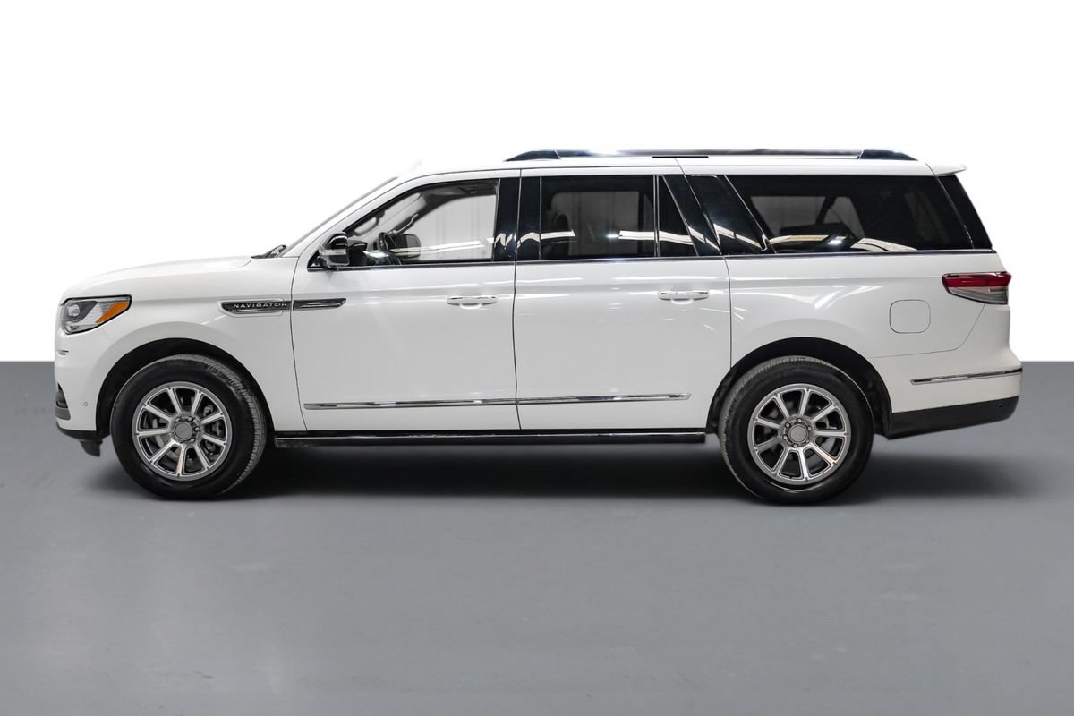 Used 2022 Lincoln Navigator L Reserve AWD/4WD image 9