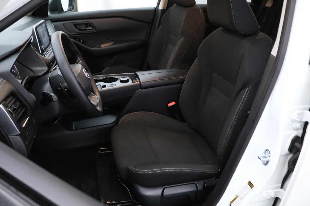 Used 2025 Nissan Rogue S AWD/4WD image 14