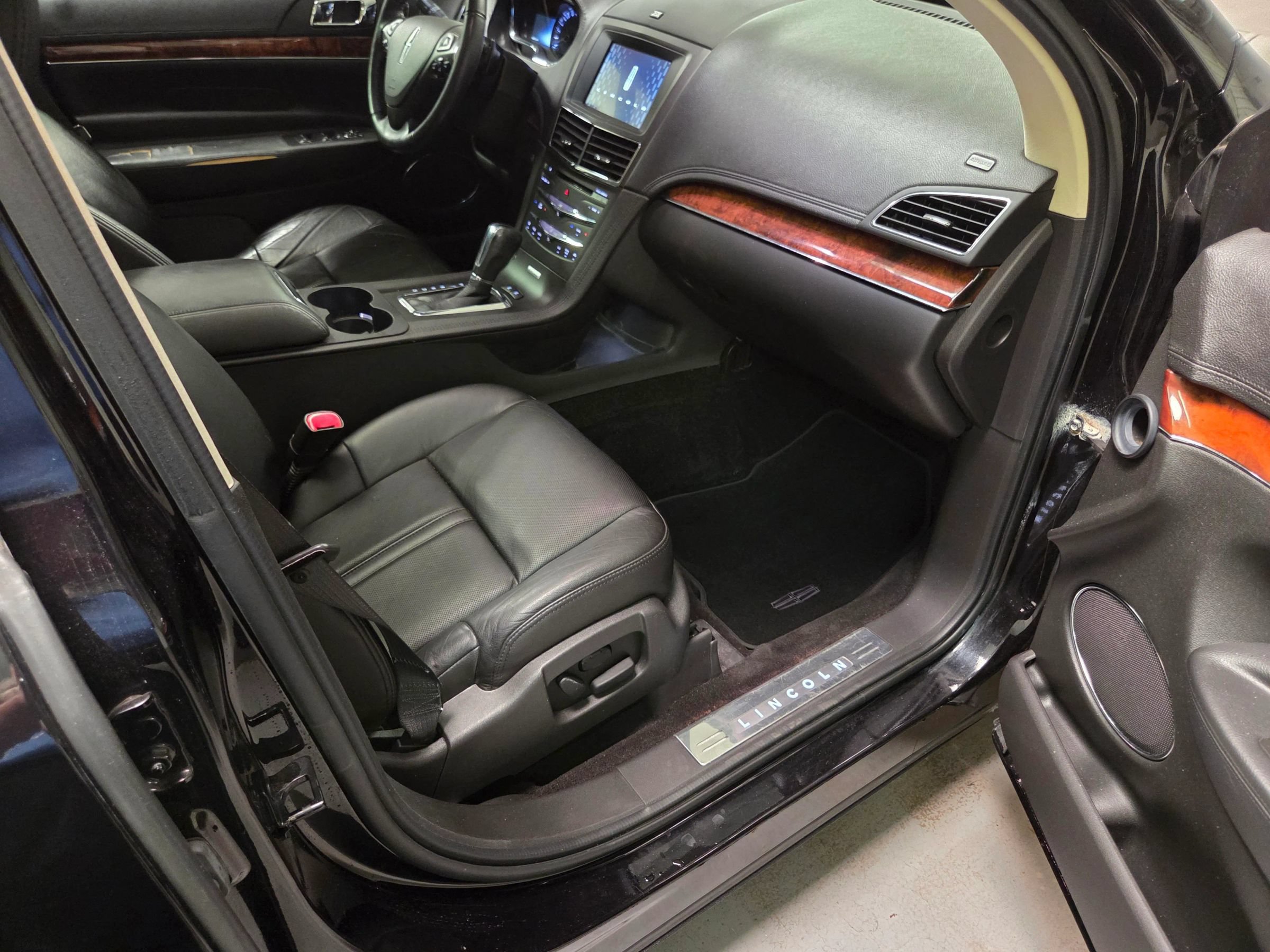 Used 2019 Lincoln MKT AWD image 29