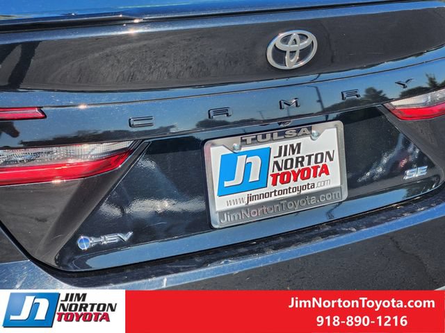 Used 2025 Toyota Camry SE FWD image 11