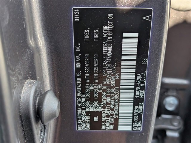 Used 2024 Toyota Highlander LE image 34