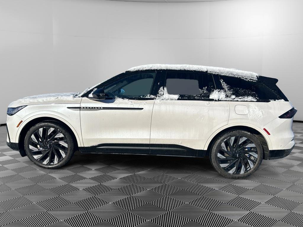 Used 2024 Lincoln Nautilus Reserve w/ Equipment Group 202A image 4