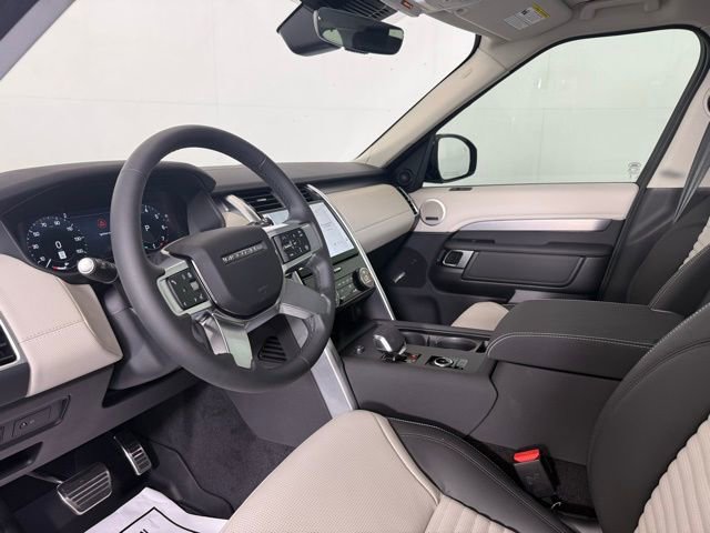 Certified 2025 Land Rover Discovery Dynamic SE image 6