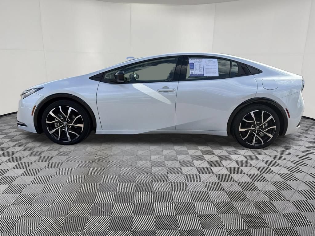 Used 2025 Toyota Prius Plug-In Hybrid FWD image 4