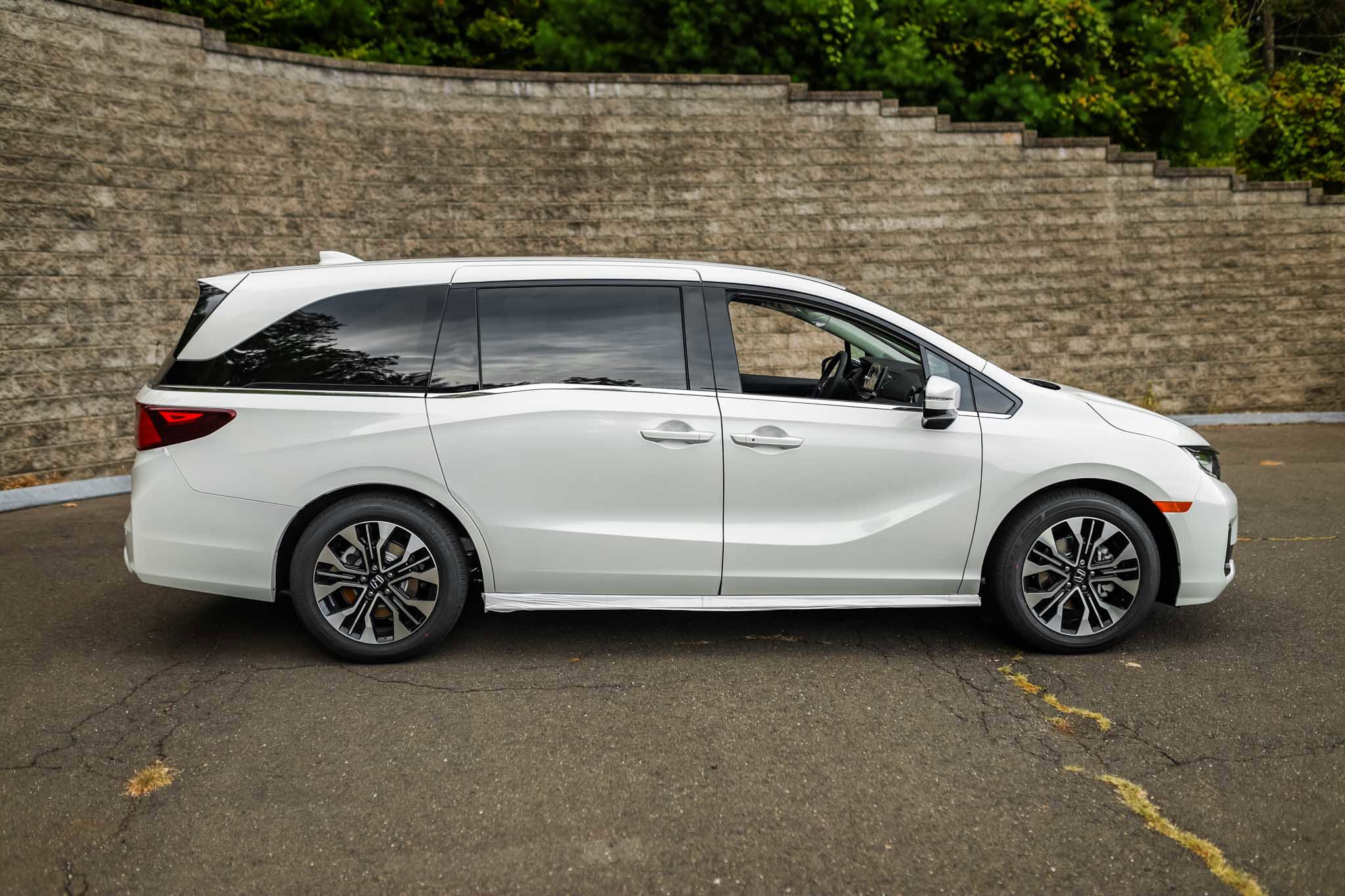 New 2026 Honda Odyssey Elite image 3