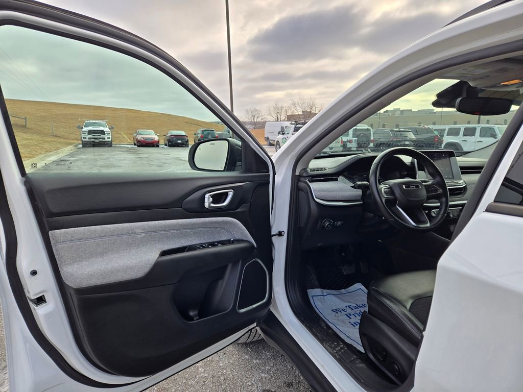 Used 2022 Jeep Compass Latitude w/ Convenience Group image 11