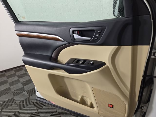 Used 2019 Toyota Highlander Limited image 30