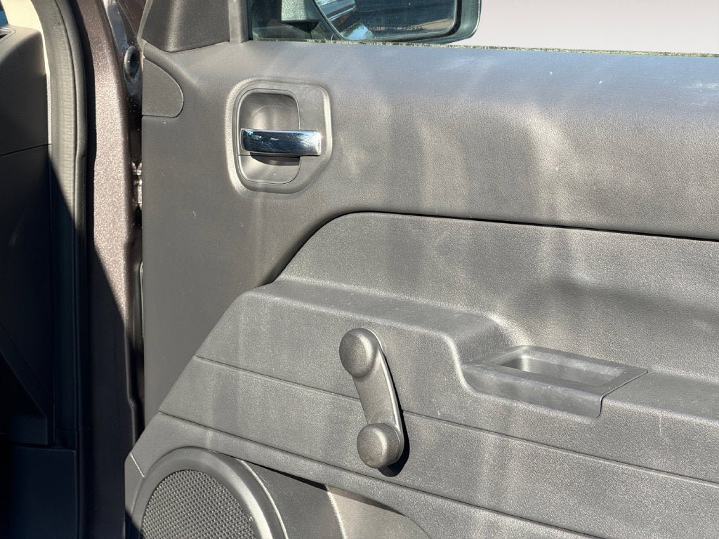 Used 2016 Jeep Patriot Sport FWD image 25