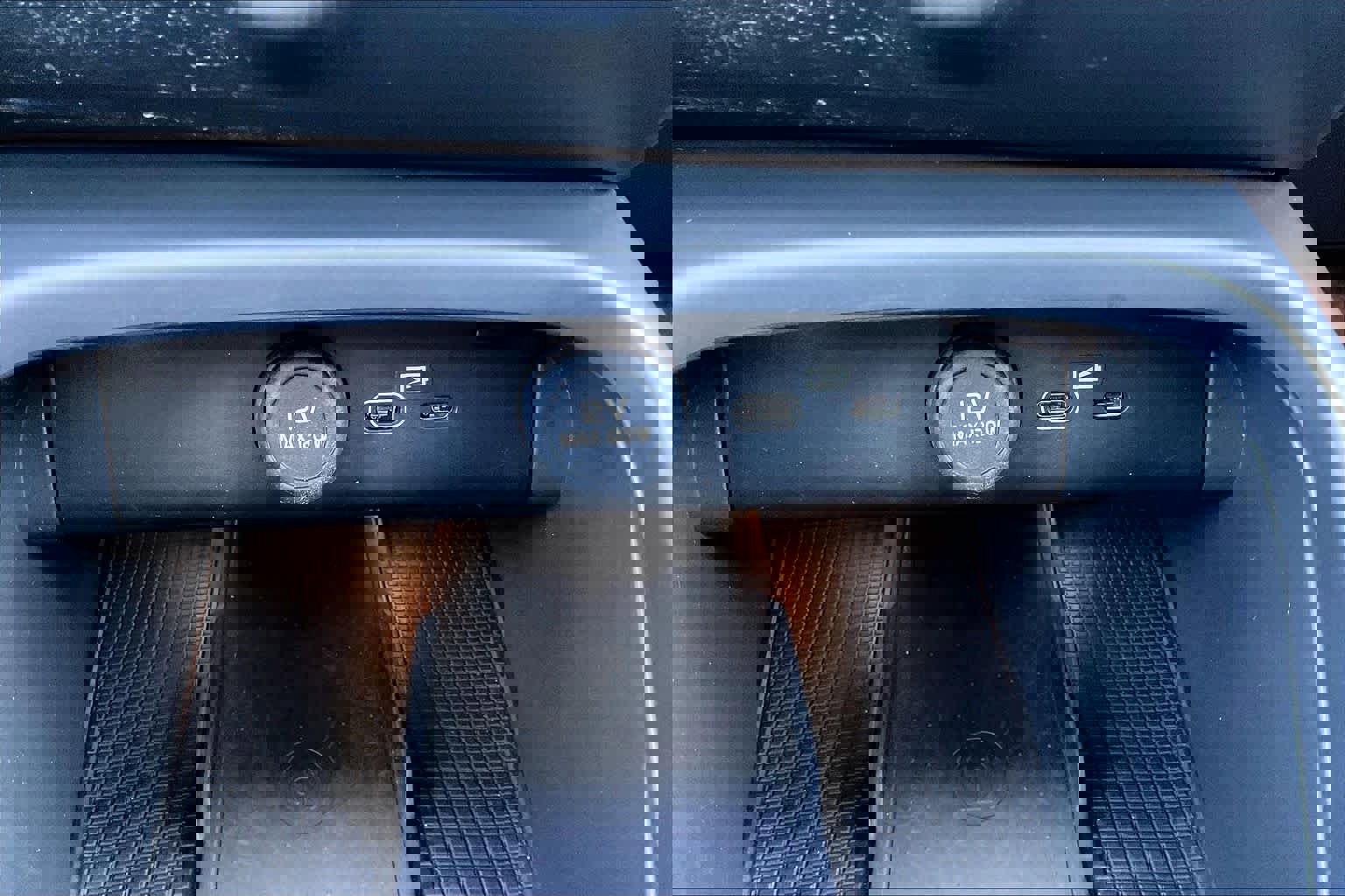 Used 2023 Volvo C40 P8 Recharge Ultimate image 37