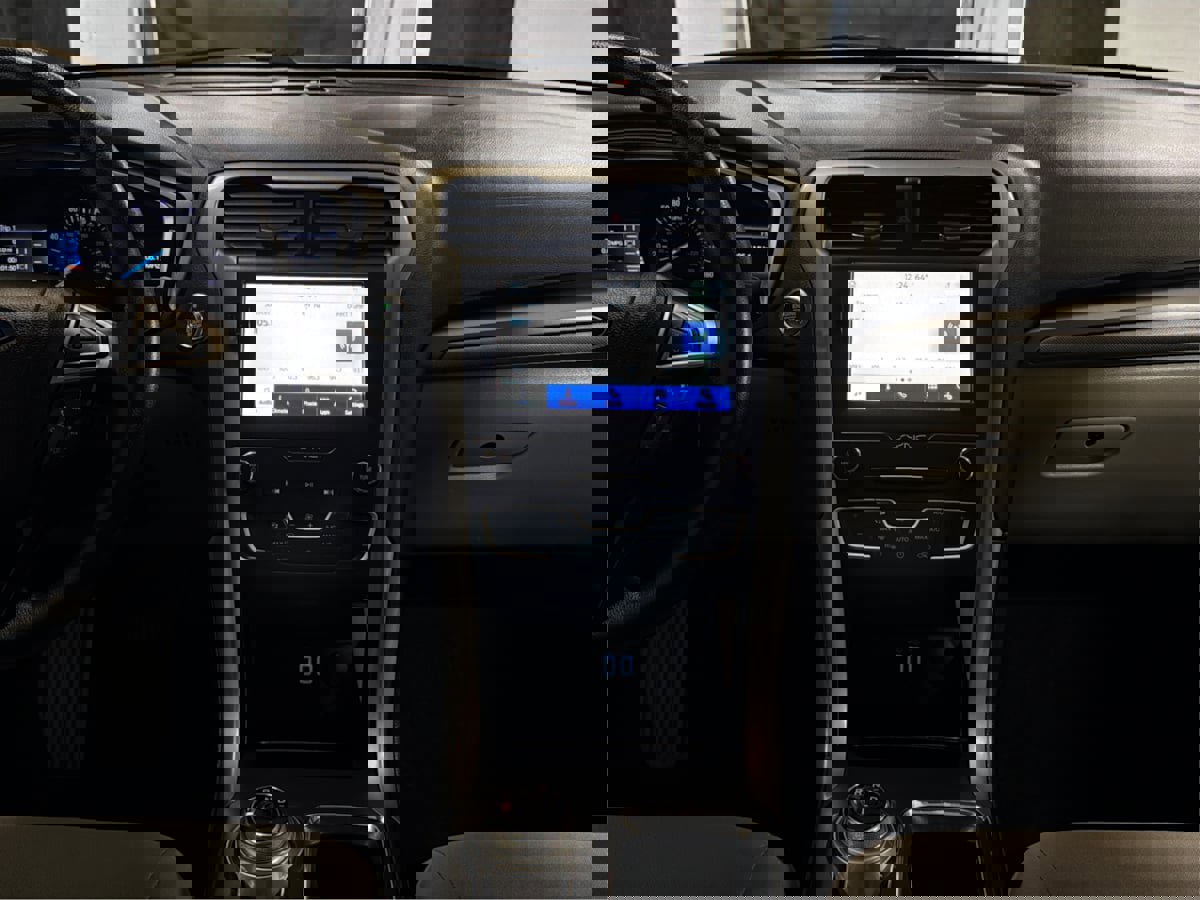 Used 2020 Ford Fusion SE image 17