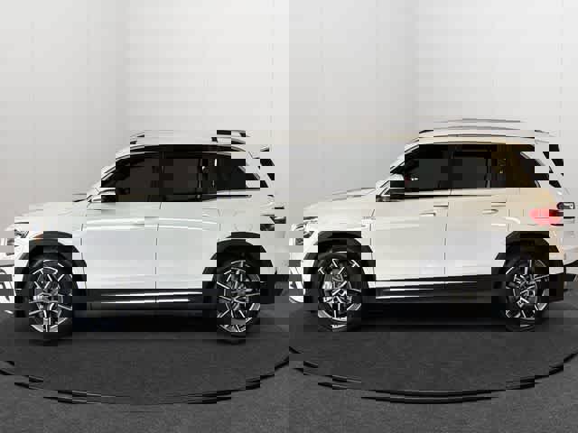 Used 2026 Mercedes-Benz GLB 35 AMG 4MATIC image 3