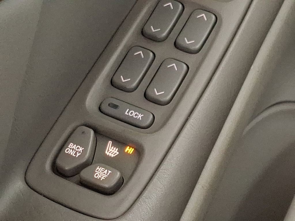 Used 2002 Cadillac De Ville w/ Comfort/Convenience Pkg image 24