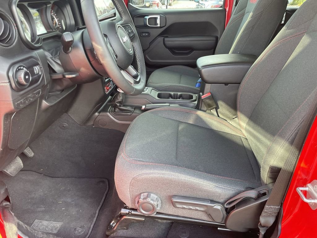 Used 2025 Jeep Wrangler Unlimited Rubicon image 8