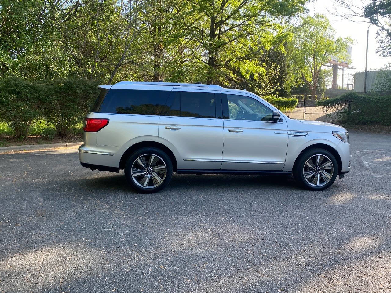 Used 2019 Lincoln Navigator Reserve image 4