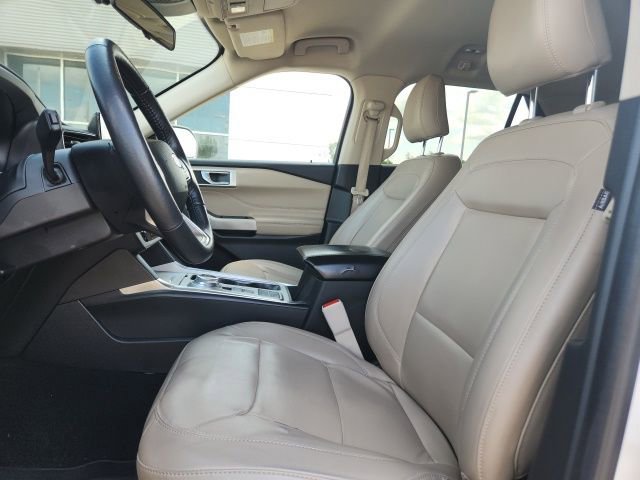 Used 2022 Ford Explorer XLT w/ Equipment Group 202A image 13