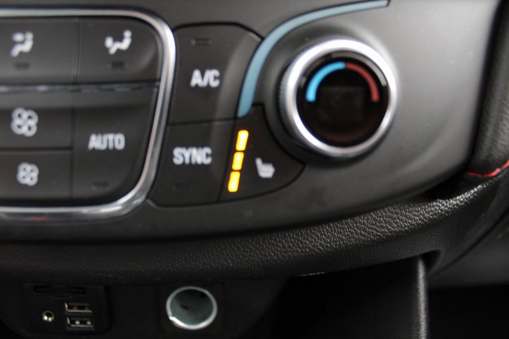 Used 2023 Chevrolet Traverse RS image 30