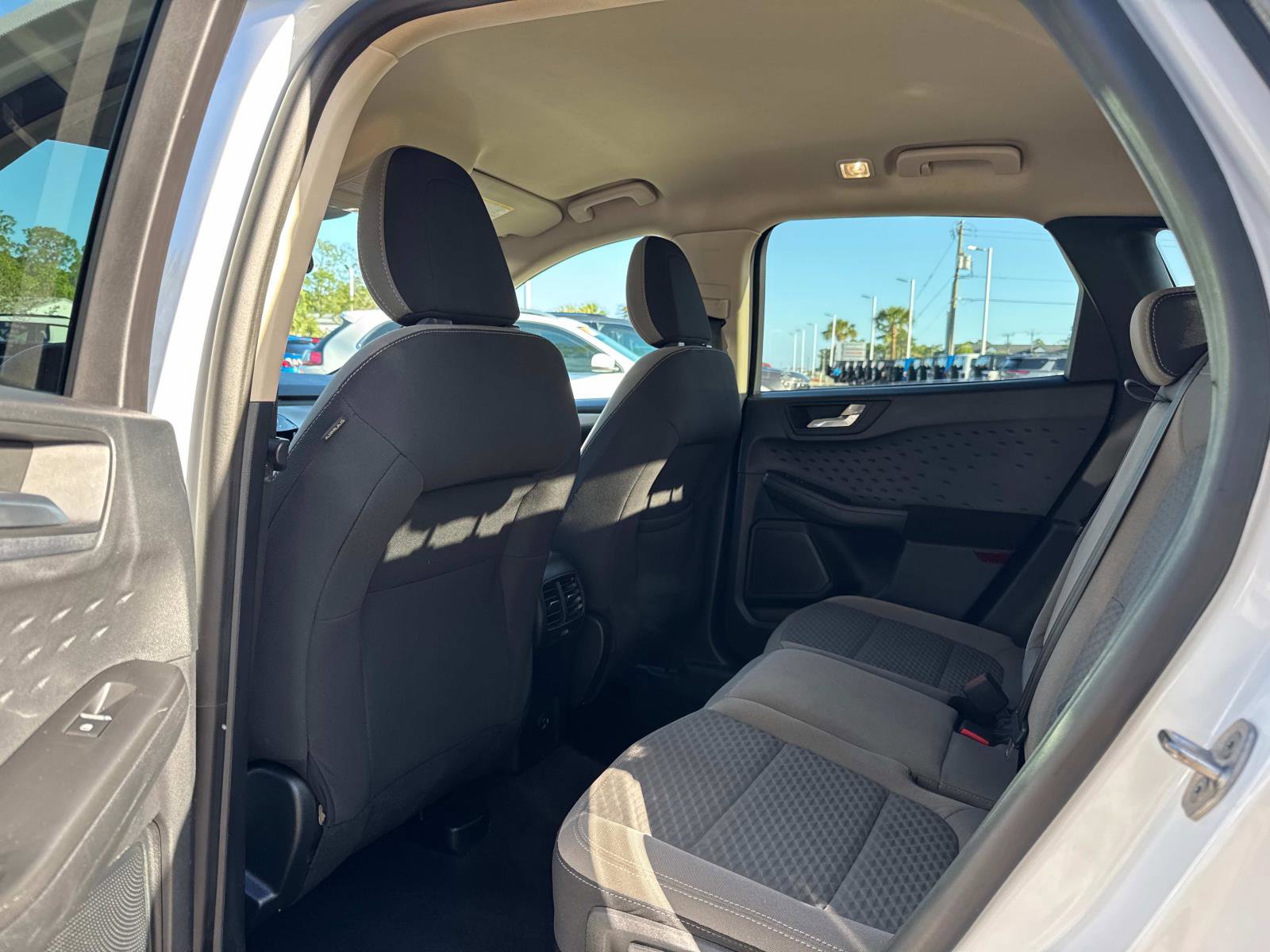 Used 2020 Ford Escape SE image 17