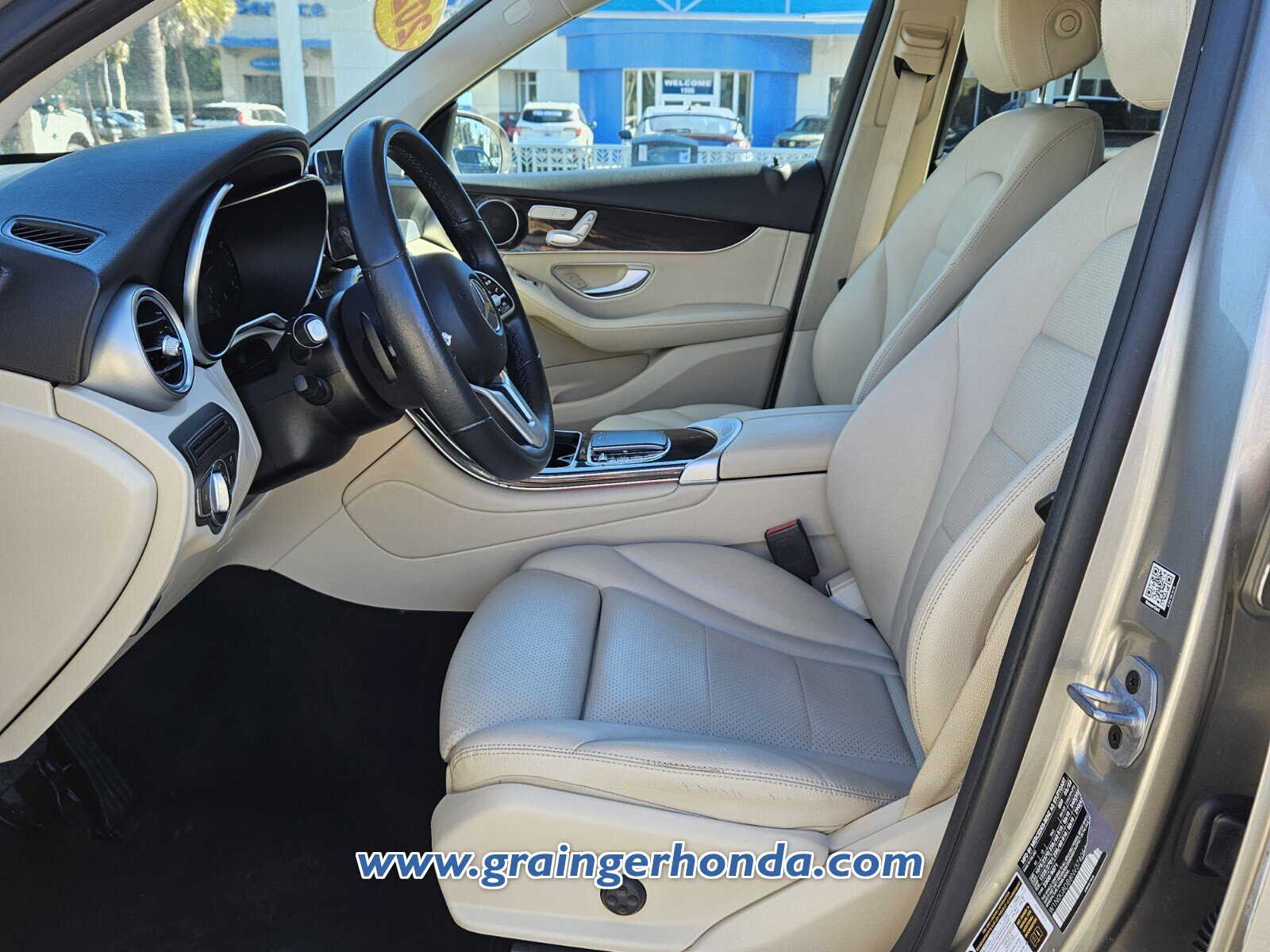 Used 2022 Mercedes-Benz GLC 300 w/ Premium Package Lite image 10