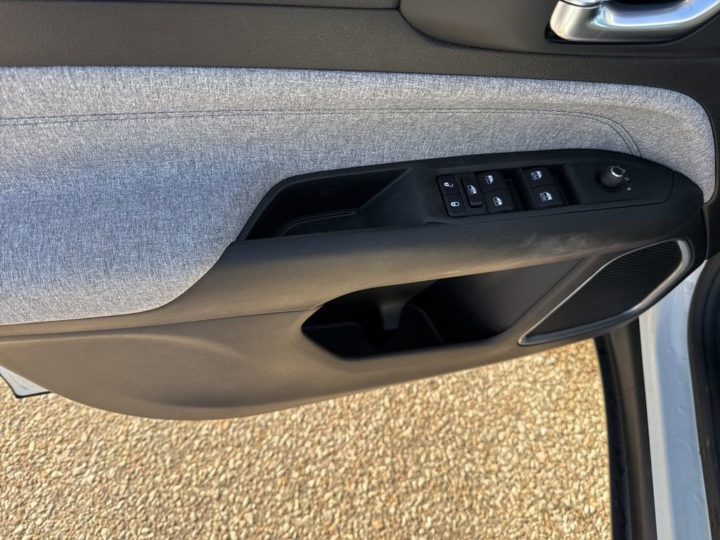 New 2026 Jeep Compass Latitude image 13