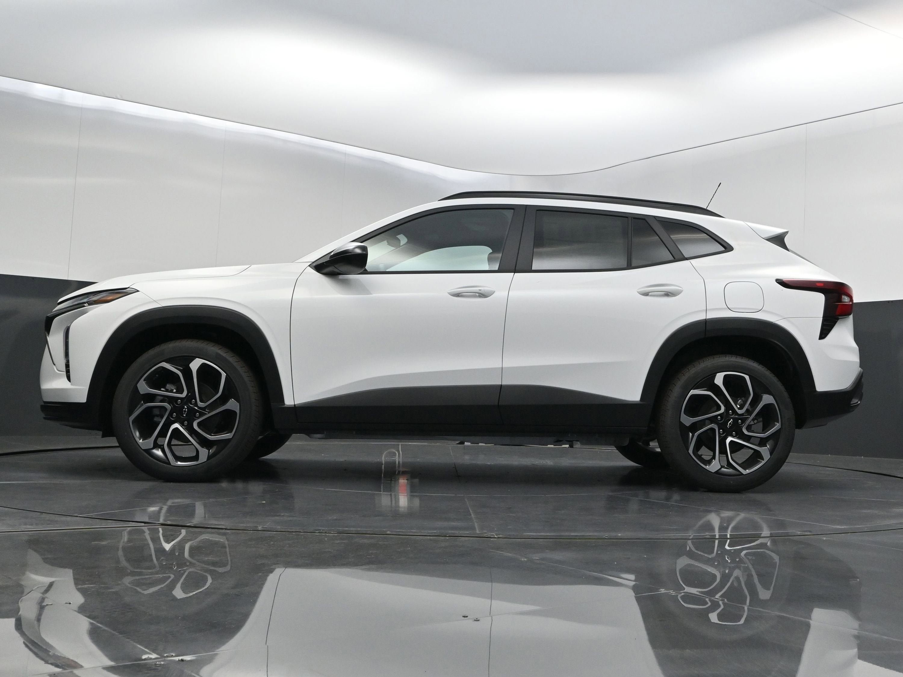 New 2026 Chevrolet Trax RS w/ Sunroof Package FWD image 38