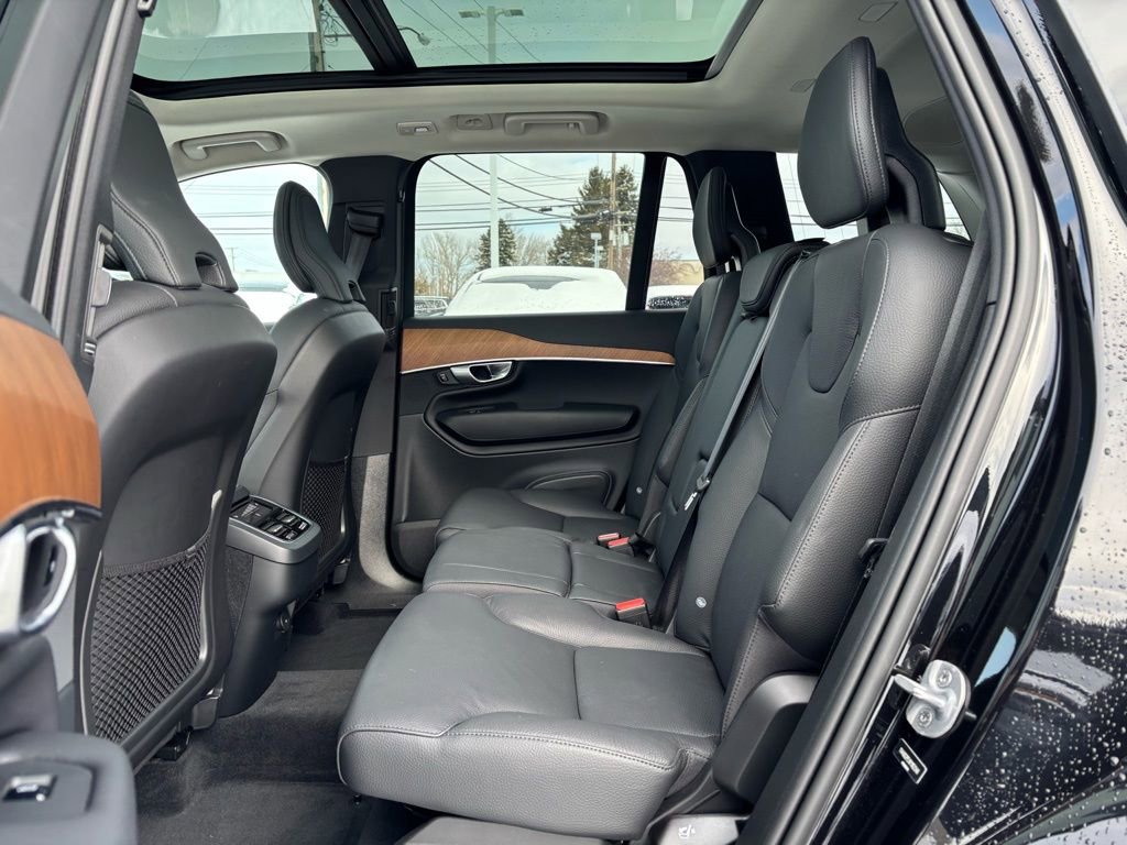 Used 2024 Volvo XC90 B6 Plus image 18