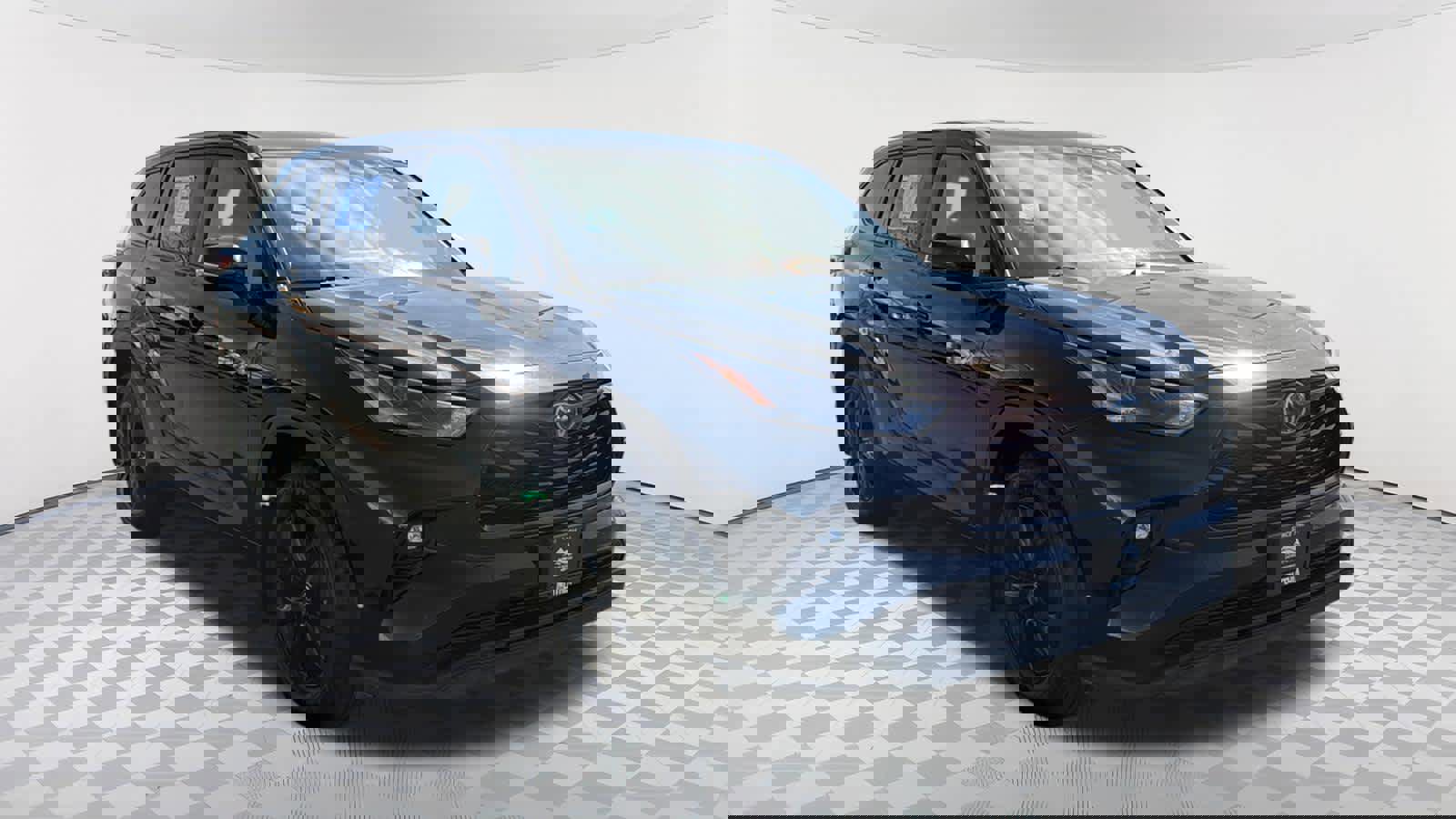 Used 2024 Toyota Highlander LE image 3