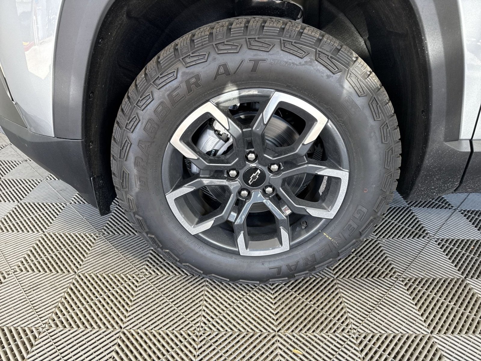 New 2026 Chevrolet Equinox ACTIV w/ Convenience Package III AWD/4WD image 12