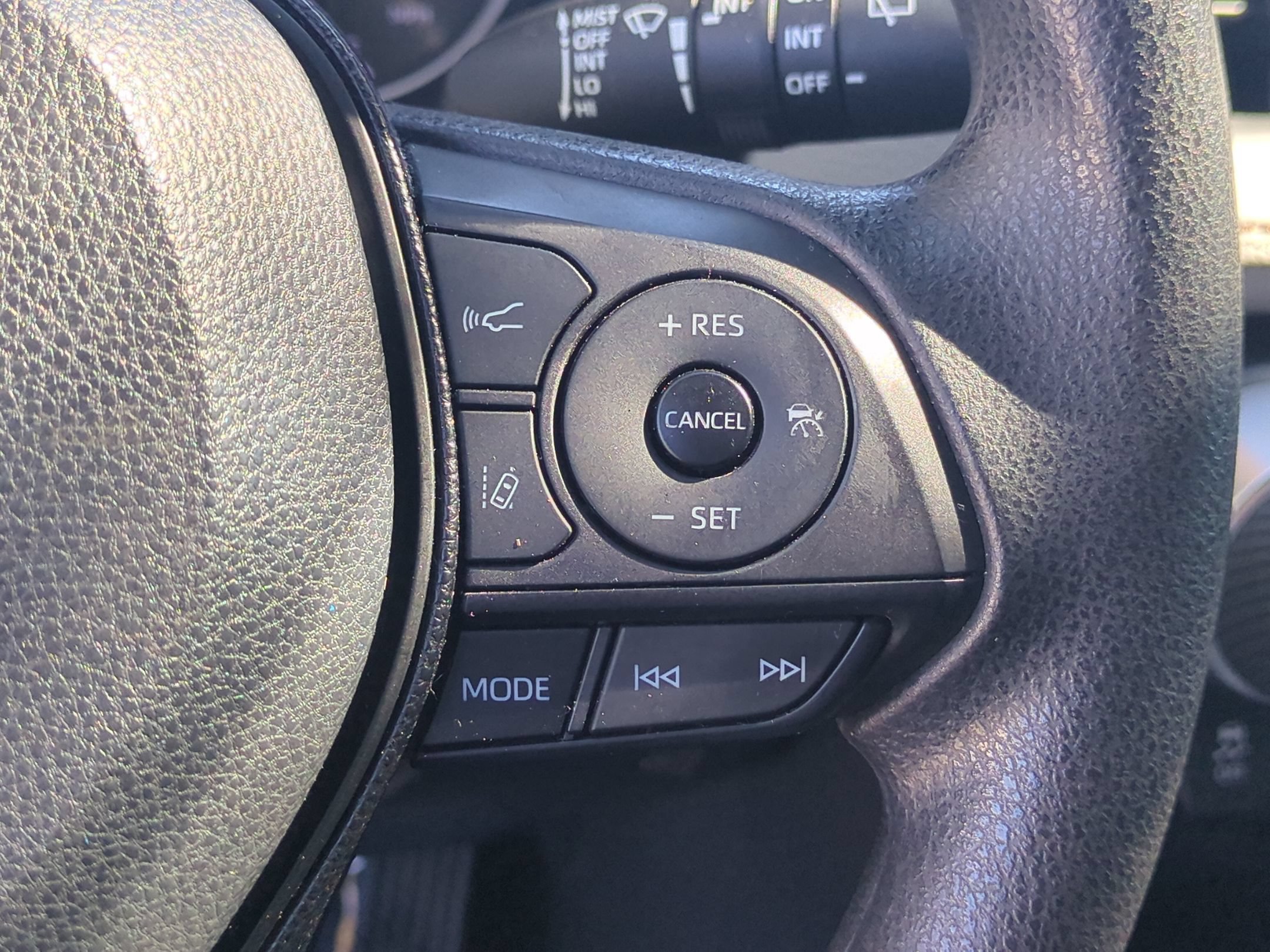 Used 2019 Toyota RAV4 XLE FWD image 16